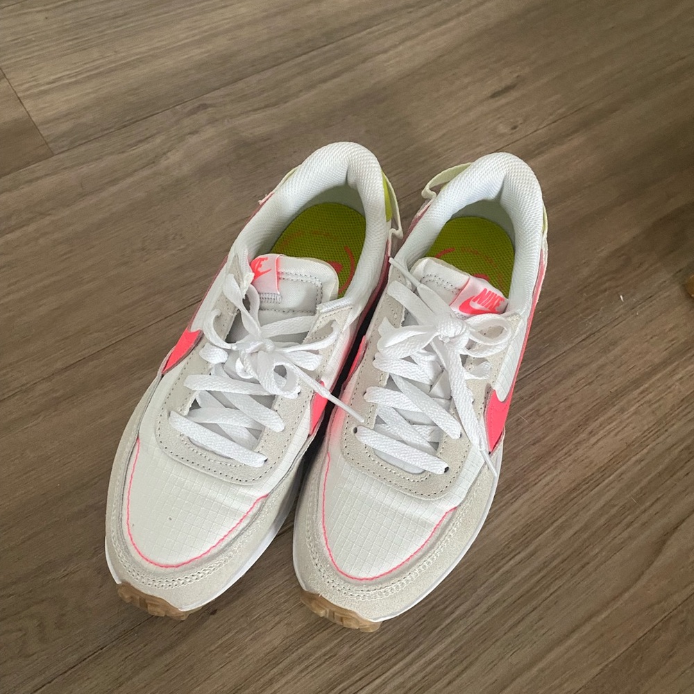 nike waffle debut running shoe
